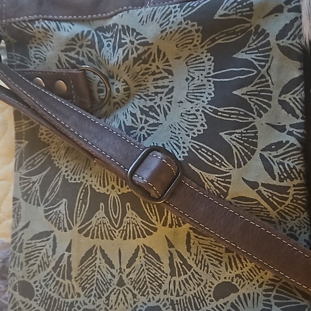 Myra Crossbody Bag - Picture 4 of 5